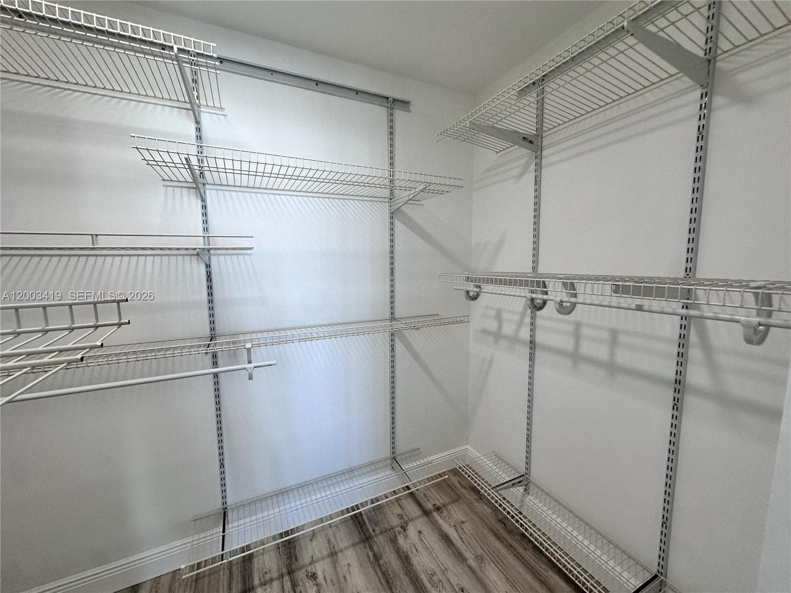 800 Parkview Dr 522 photo 19