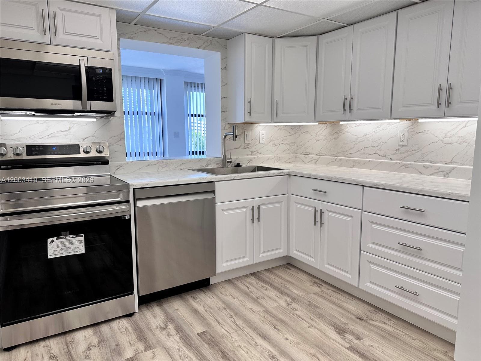 800 Parkview Dr 522 photo 25