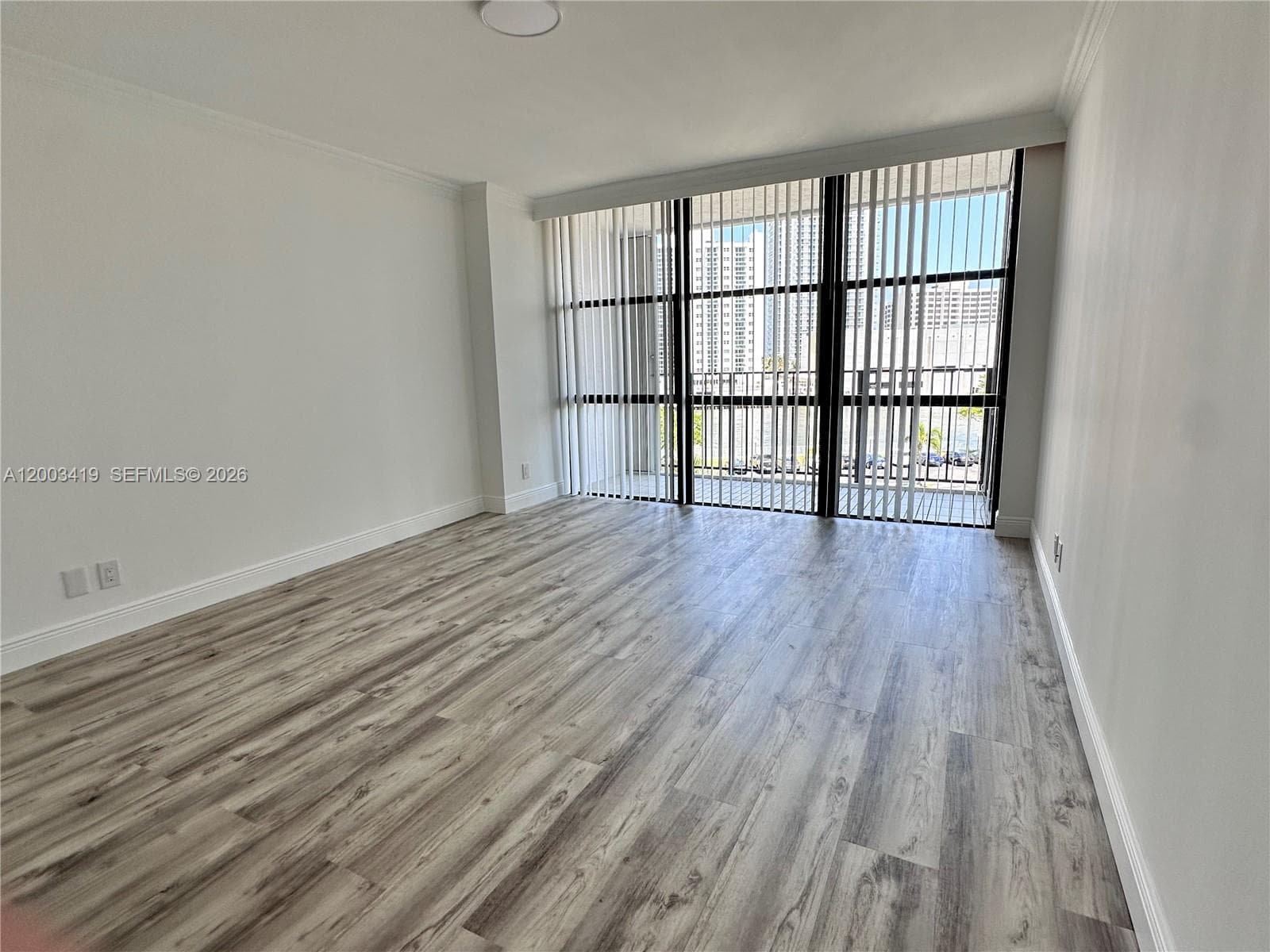 800 Parkview Dr 522 photo 21