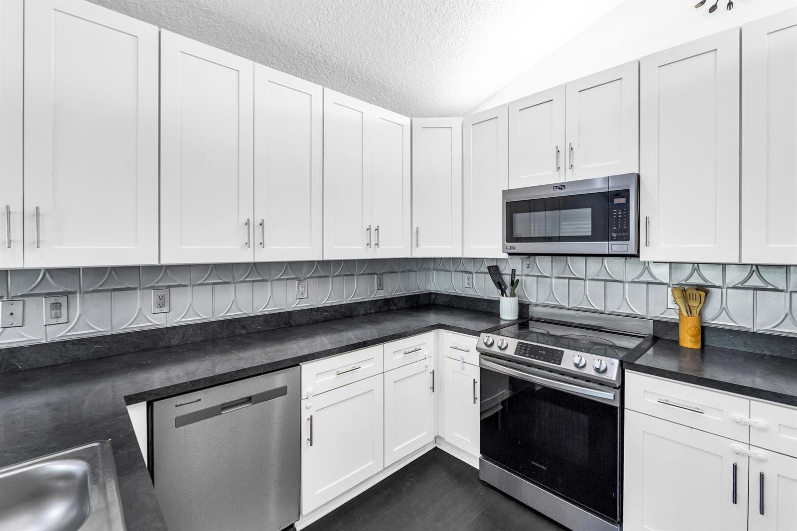 2530 SE Hemsing Street photo 14