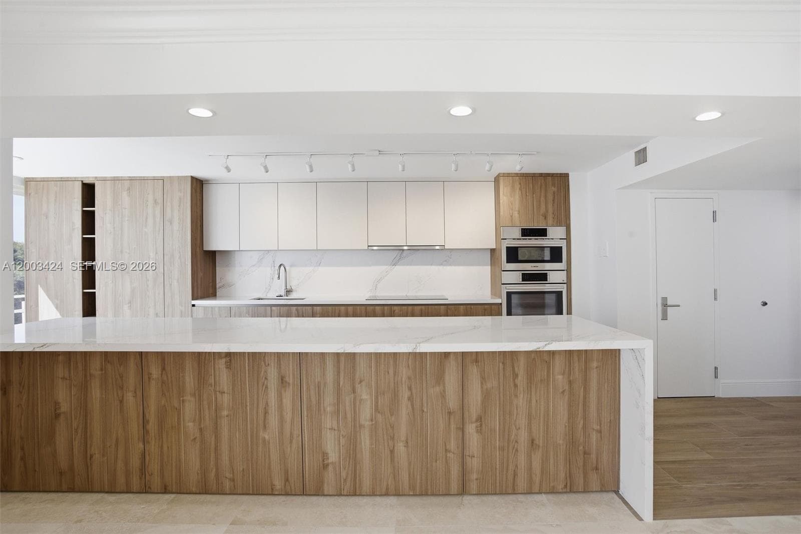 600 Grapetree Dr 4BS photo 5