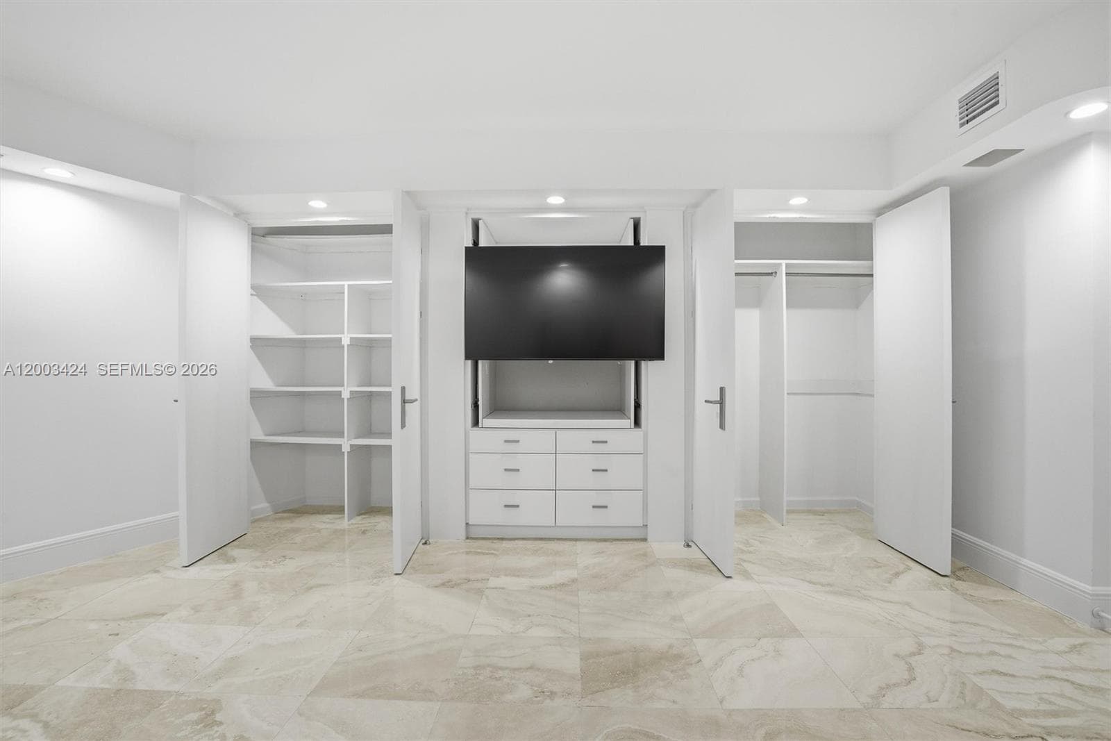 600 Grapetree Dr 4BS photo 24