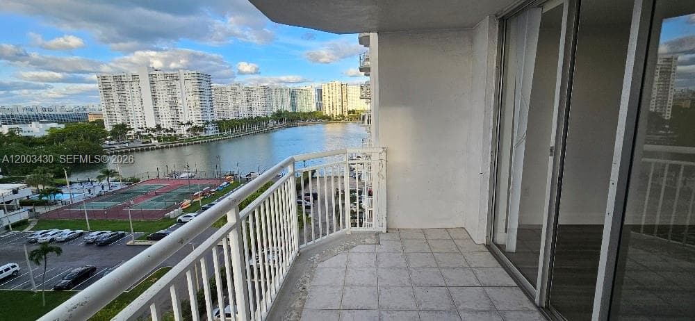 18051 Biscayne Blvd 802 photo 13