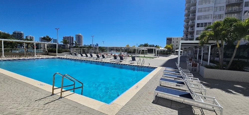 18051 Biscayne Blvd 802 photo 22