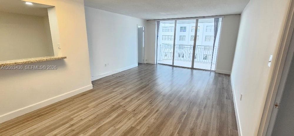 18051 Biscayne Blvd 802 photo 3