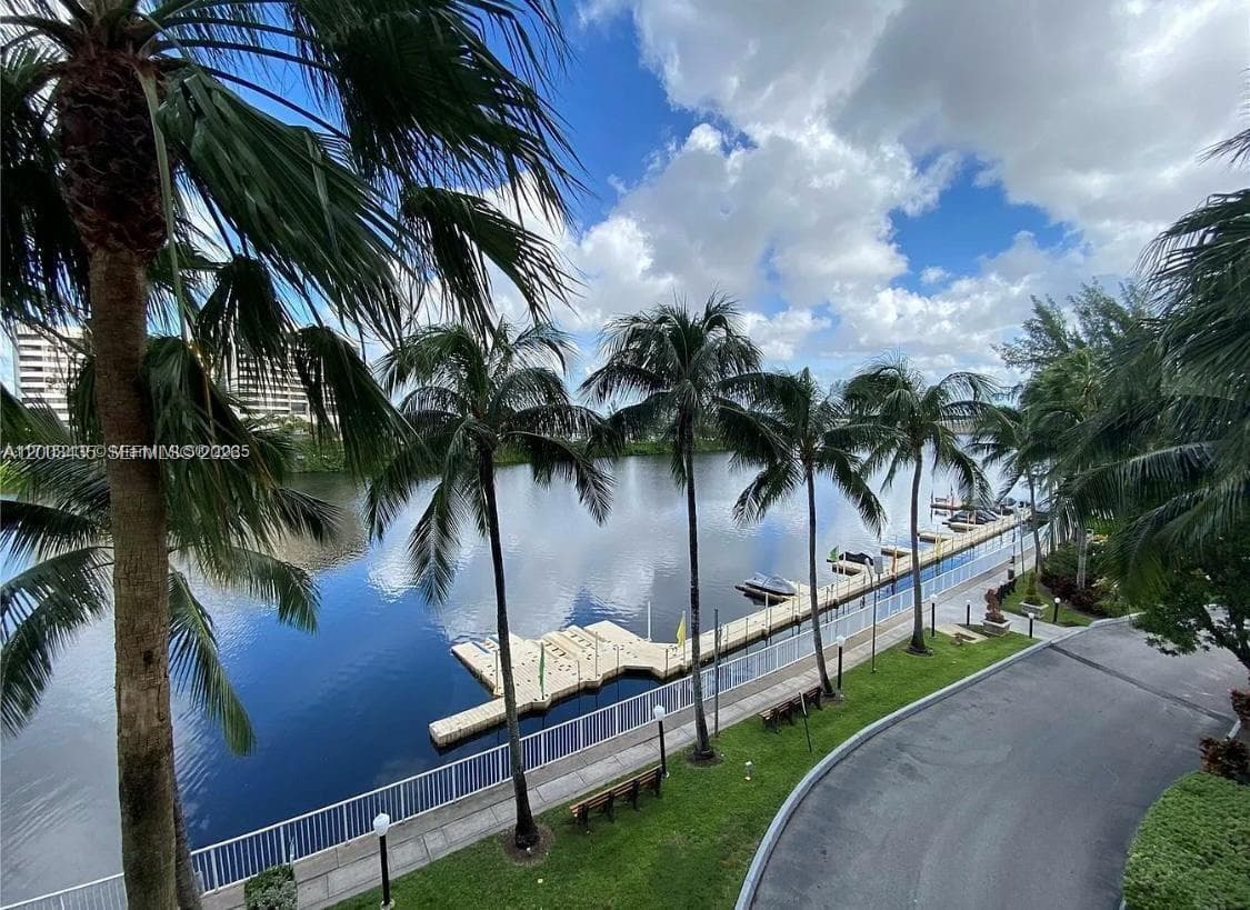 5077 7th St 1107 photo 16