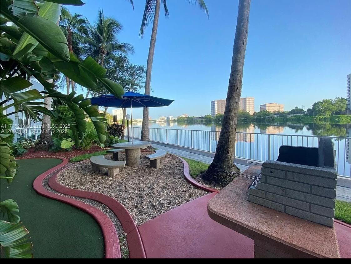 5077 7th St 1107 photo 7