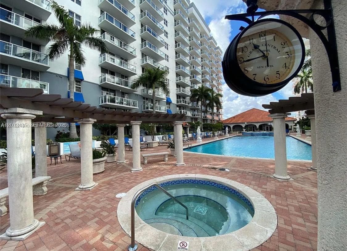 5077 7th St 1107 photo 5