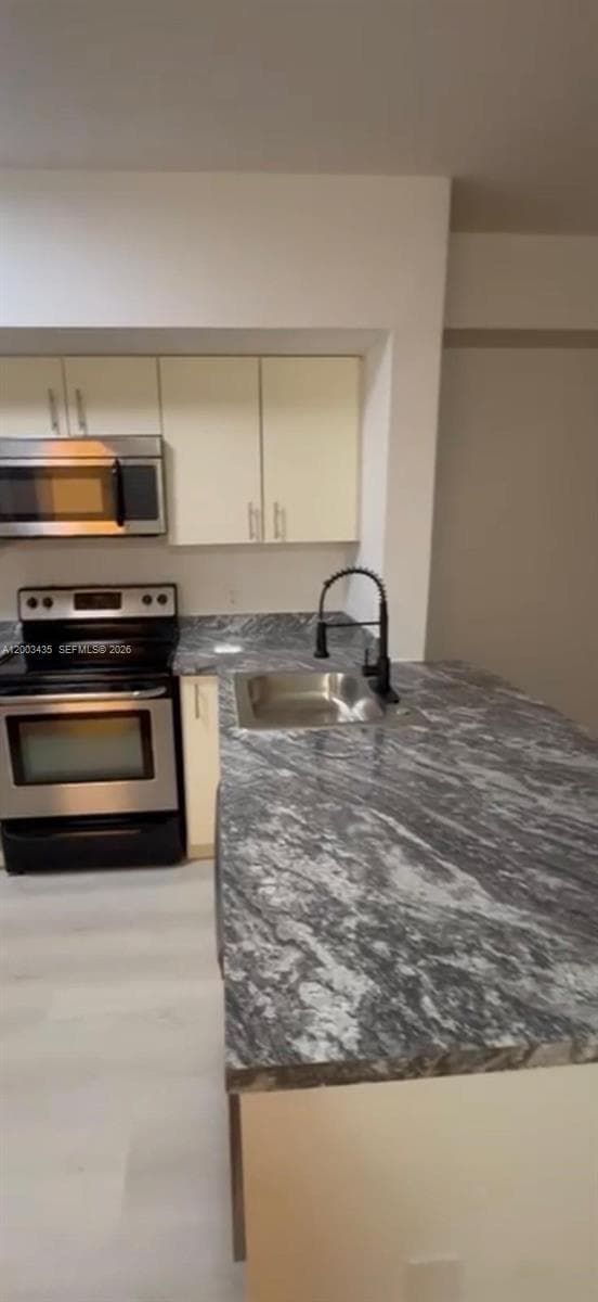 5077 7th St 1107 photo 11