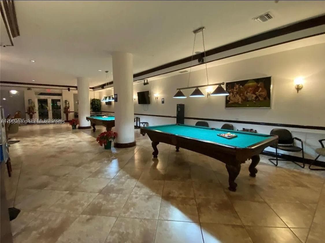 5077 7th St 1107 photo 4