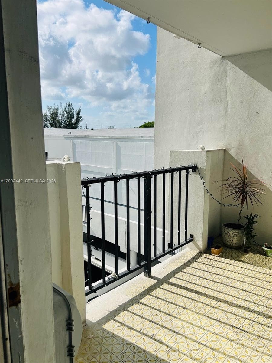 2750 183rd St 407 photo 9