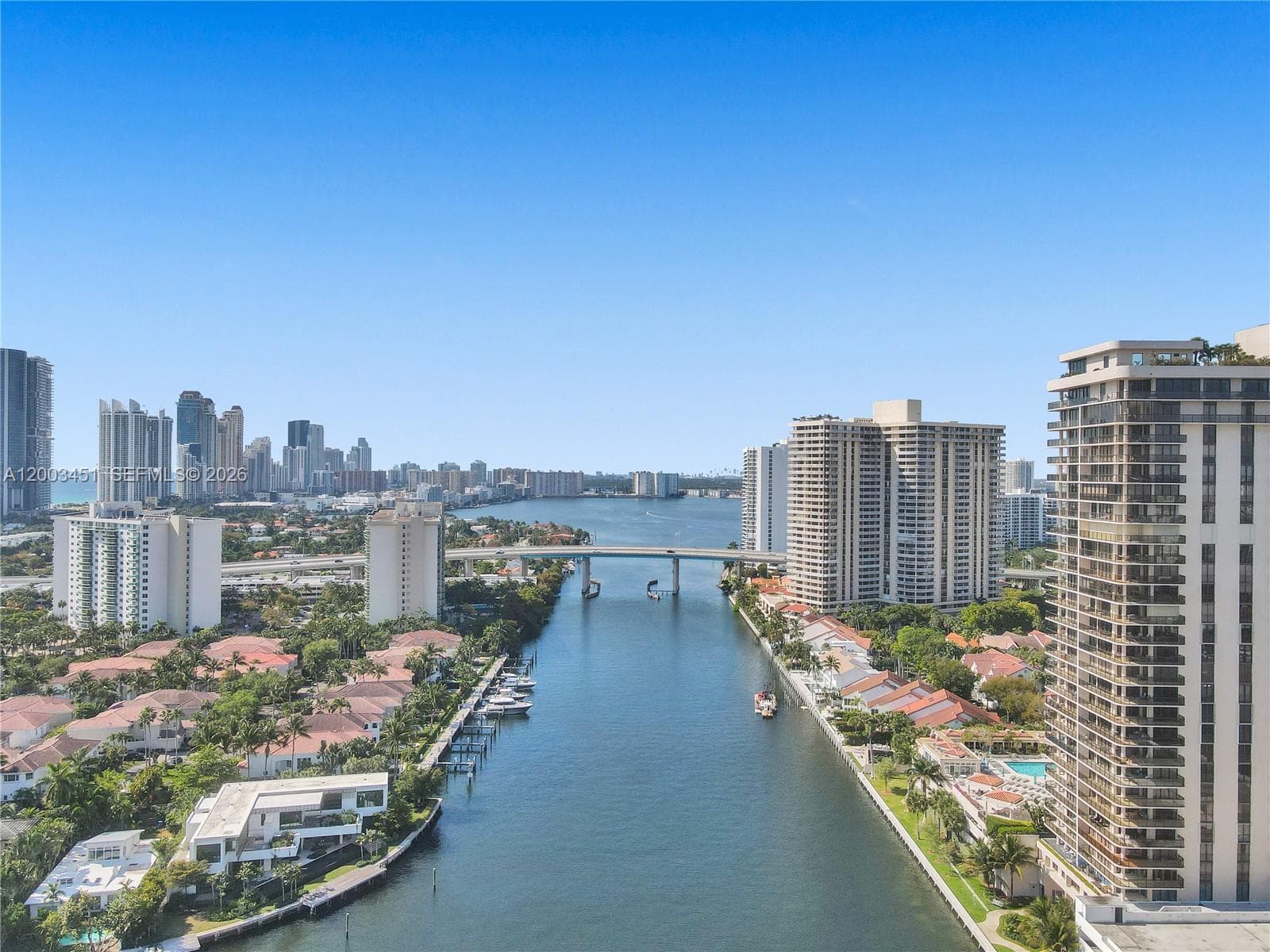 19667 Turnberry Way 9B photo 3