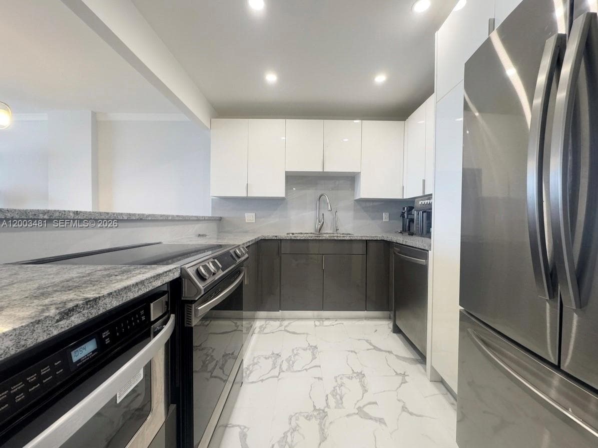 3800 Ocean Dr 802 photo 2