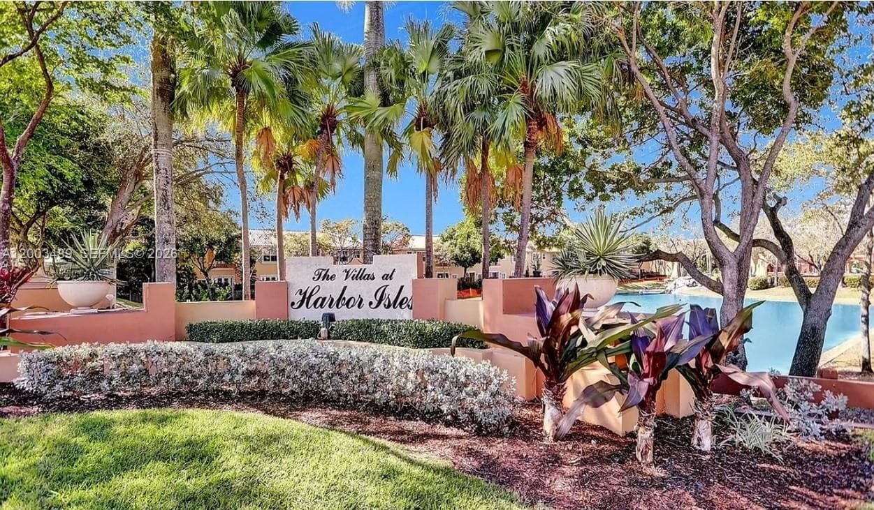 4953 Windward Way 4202 photo 1