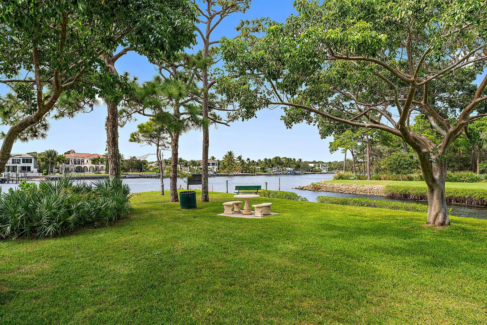 1001 Seafarer Circle 204 photo 7