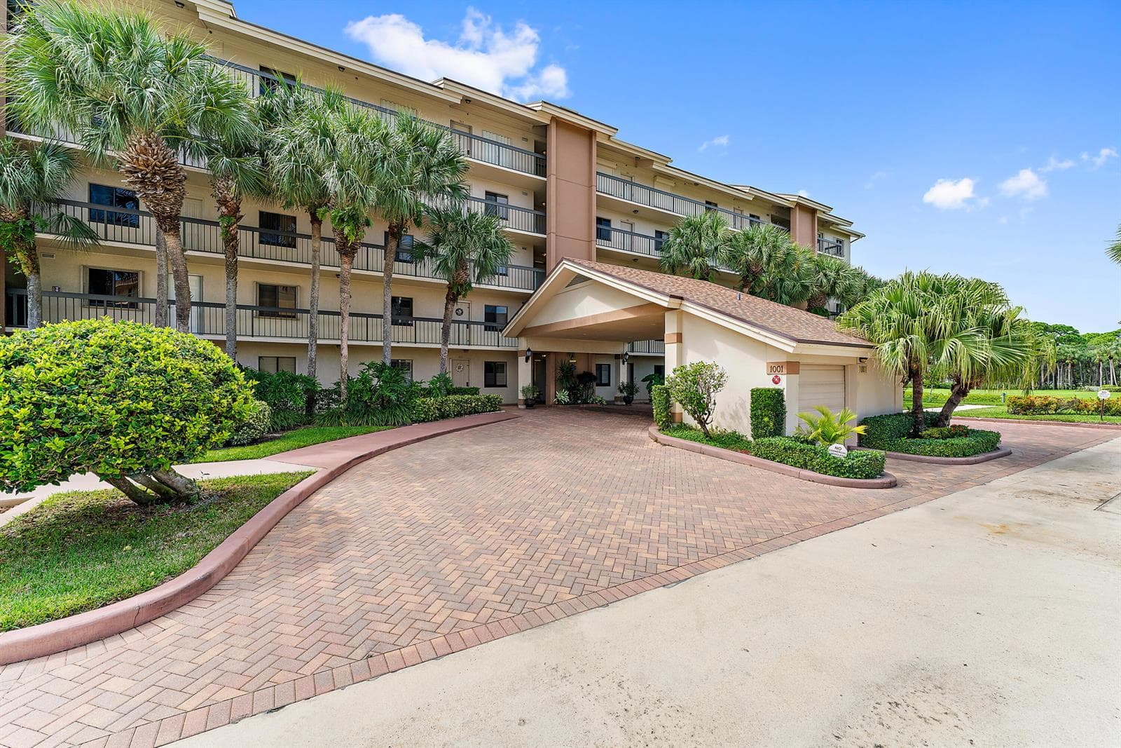 1001 Seafarer Circle 204 photo 3