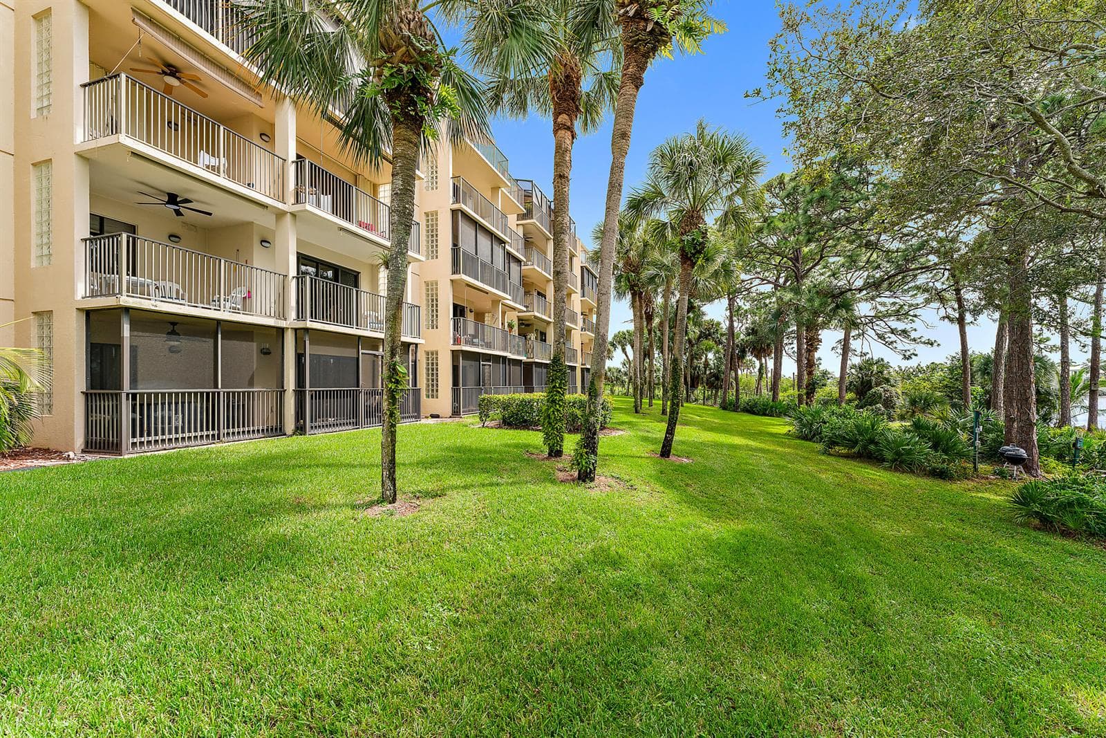 1001 Seafarer Circle 204 photo 5