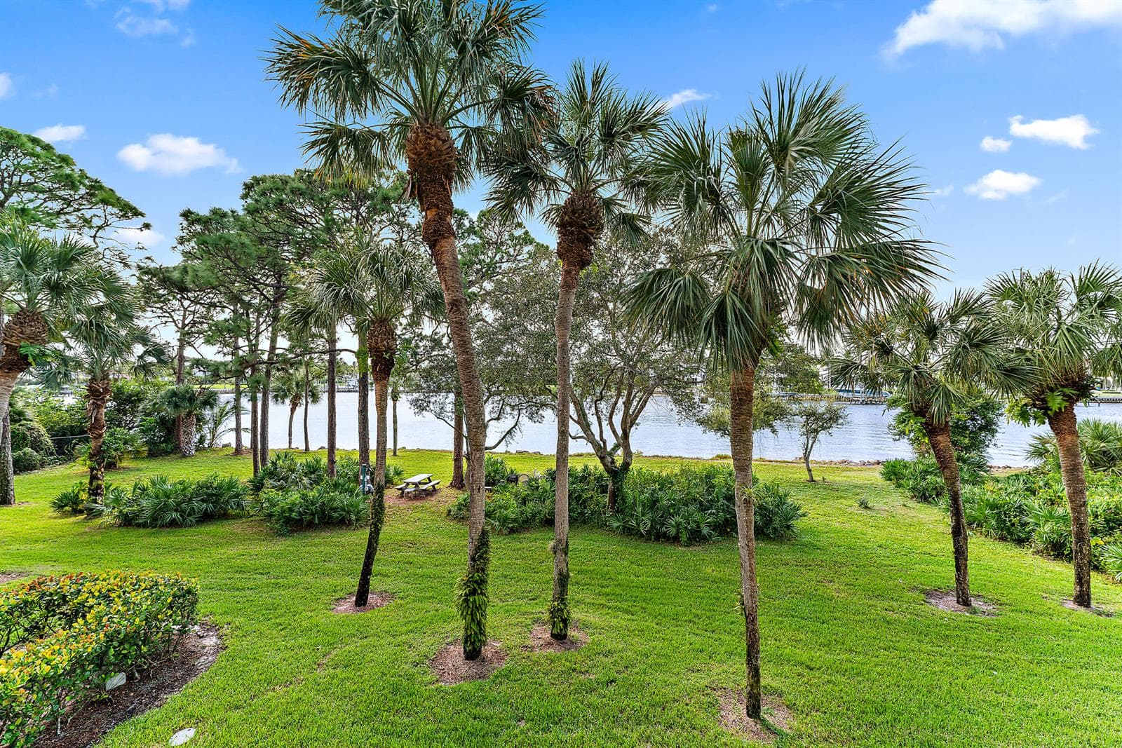 1001 Seafarer Circle 204 photo 25