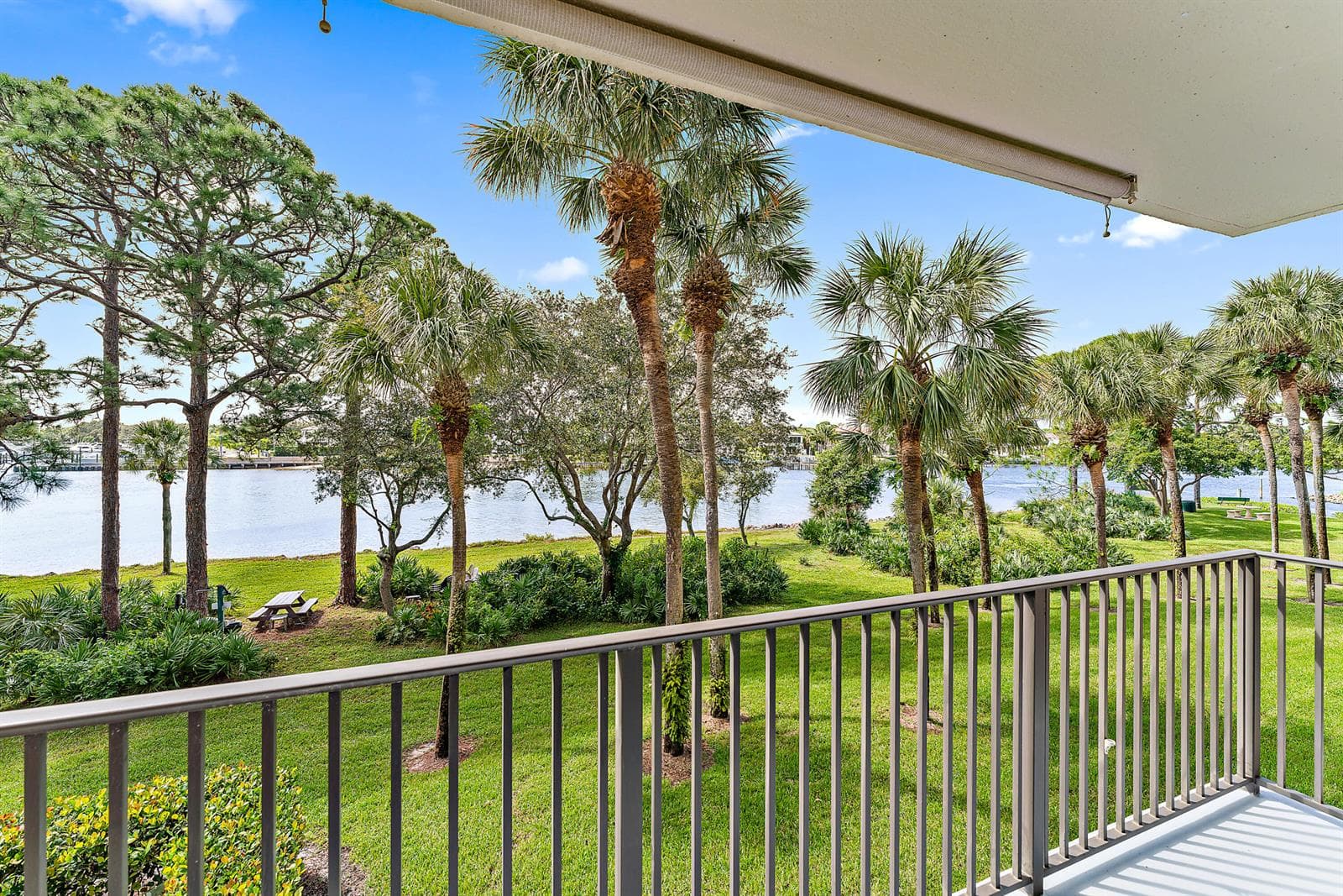 1001 Seafarer Circle 204 photo 21