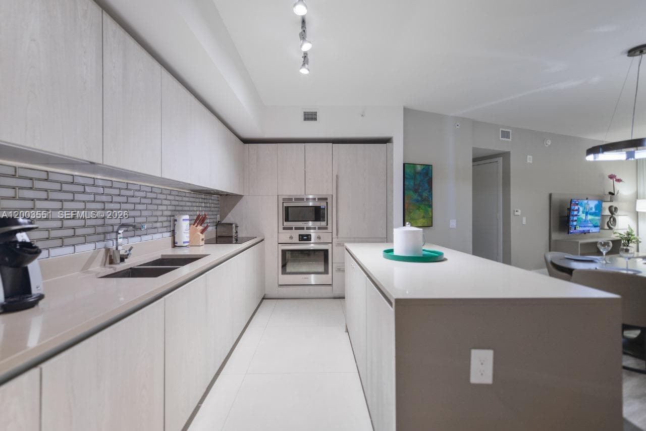 4111 Ocean Dr 2207 photo 18