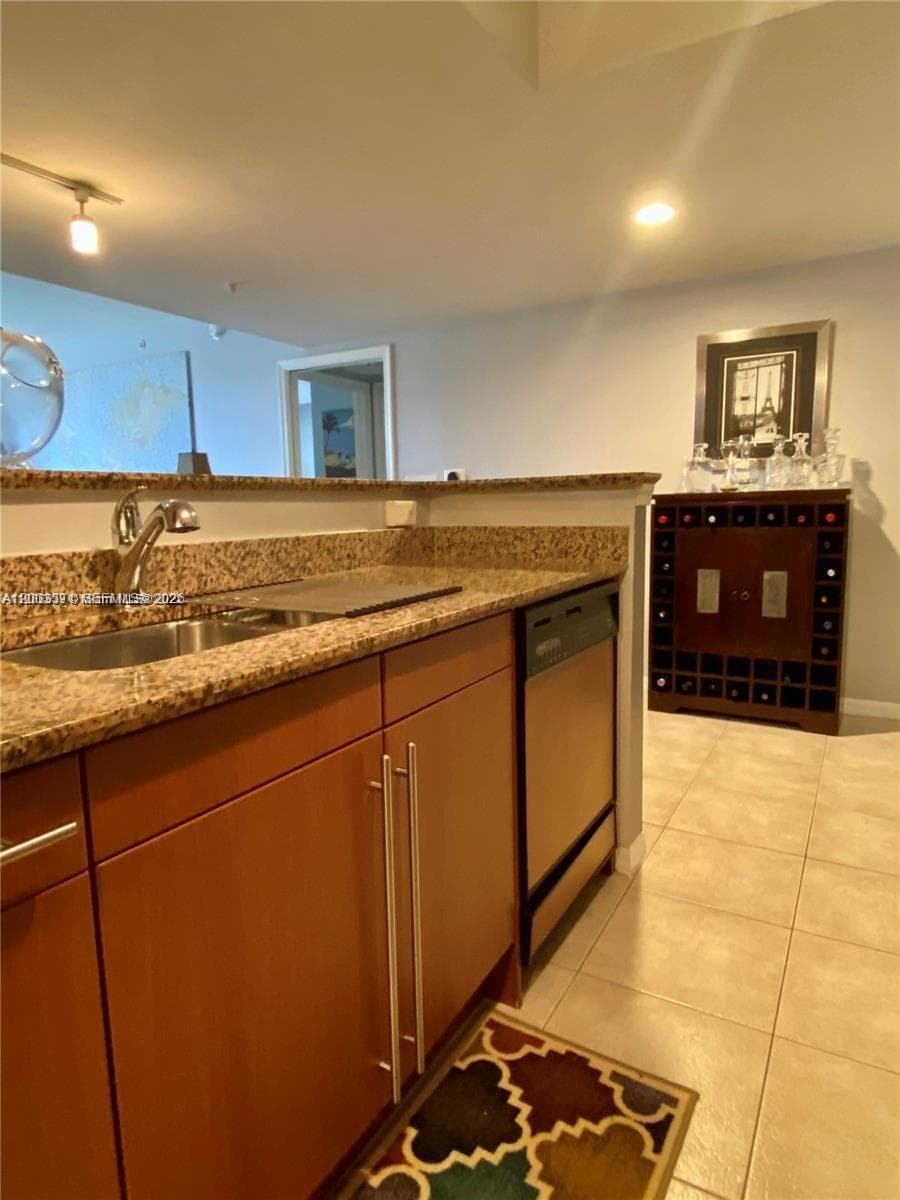 2080 Ocean Dr 707 photo 11