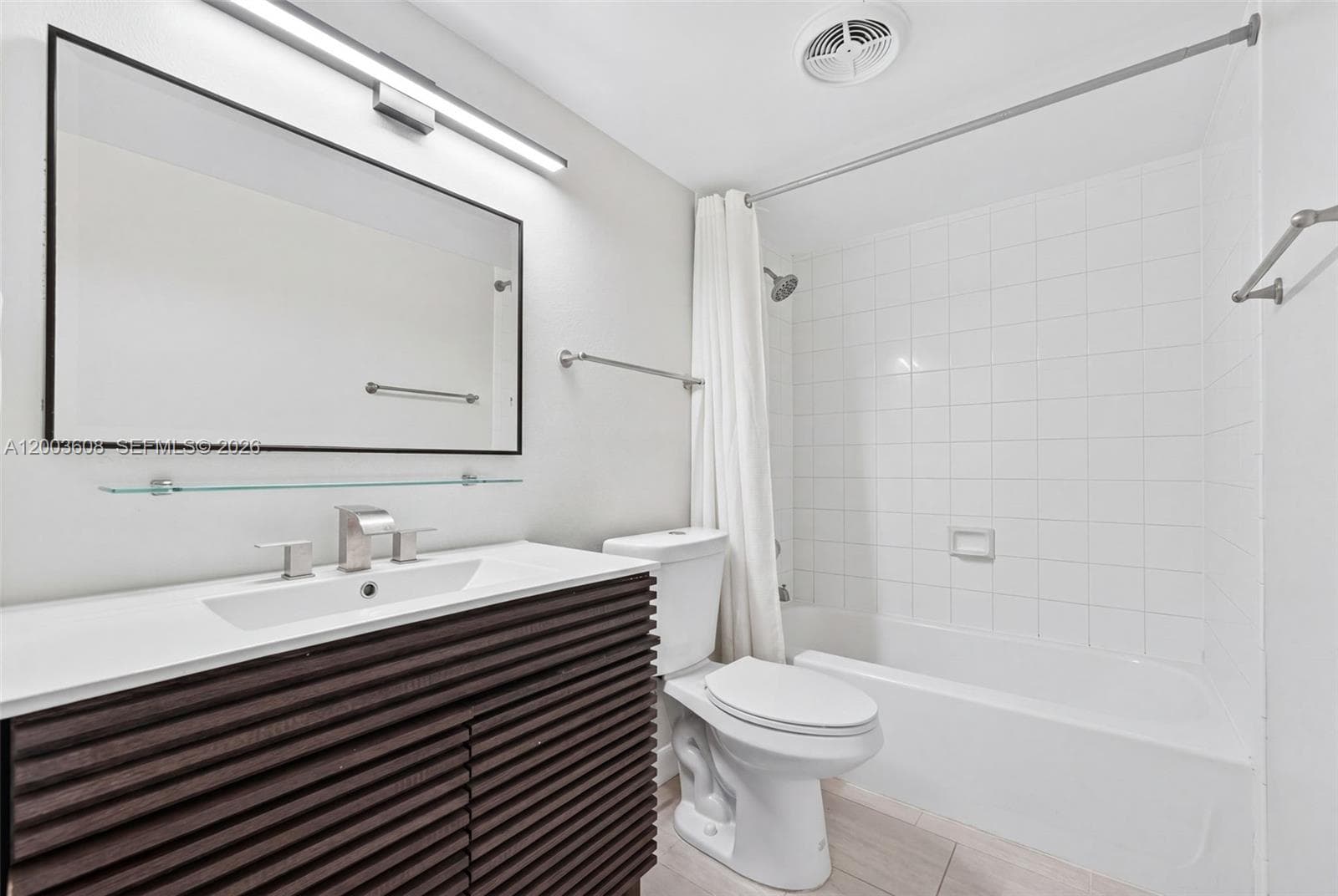 401 Golden Isles Dr 303 photo 7