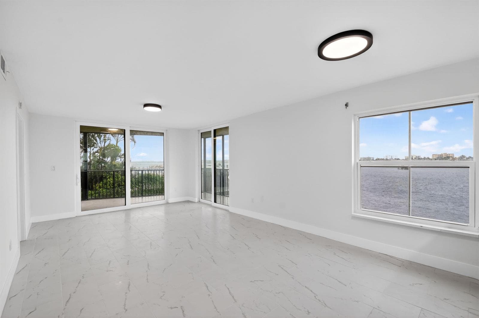 896 N Federal Highway 224 photo 6