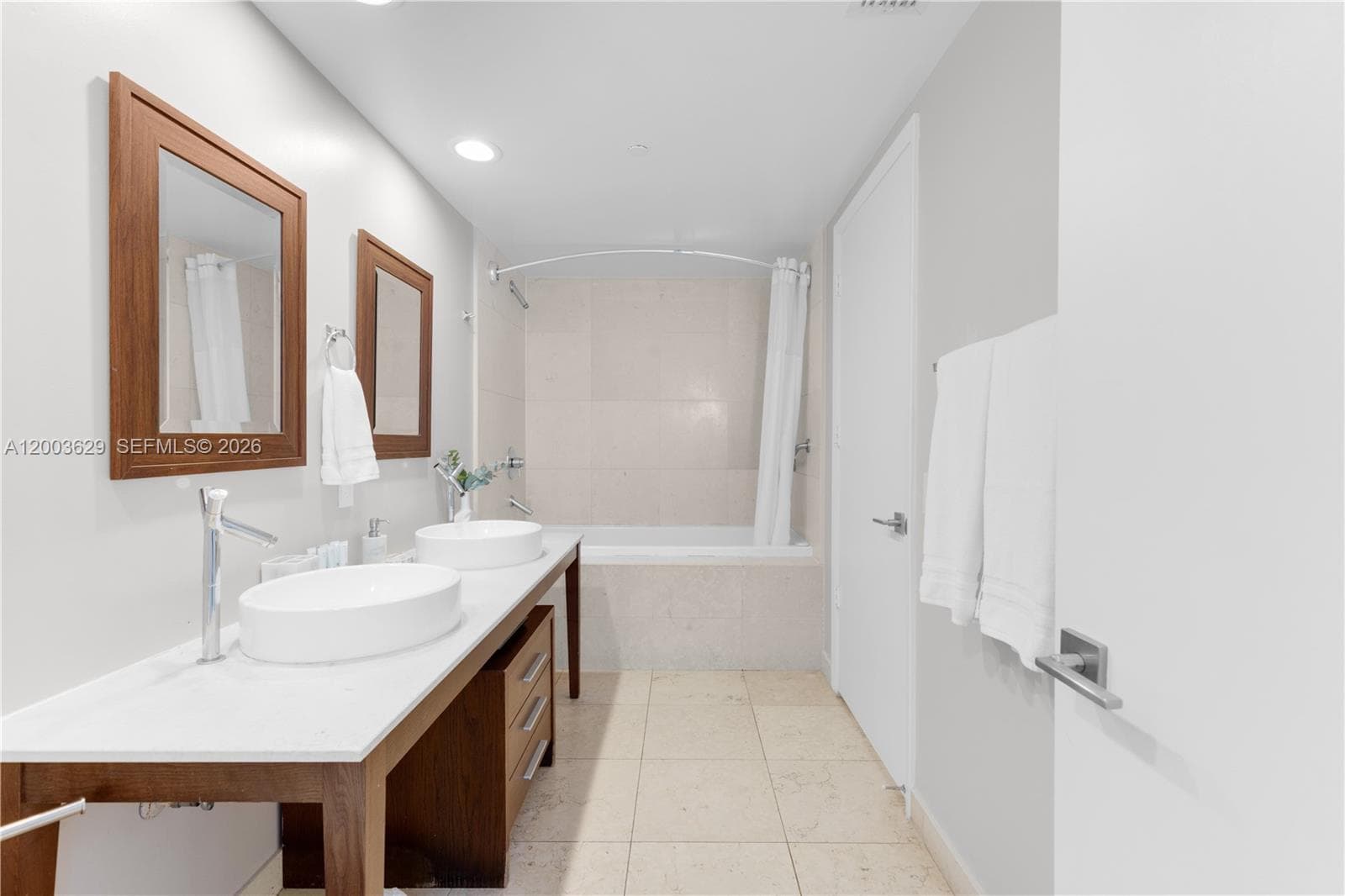 485 Brickell Ave 4501 photo 18