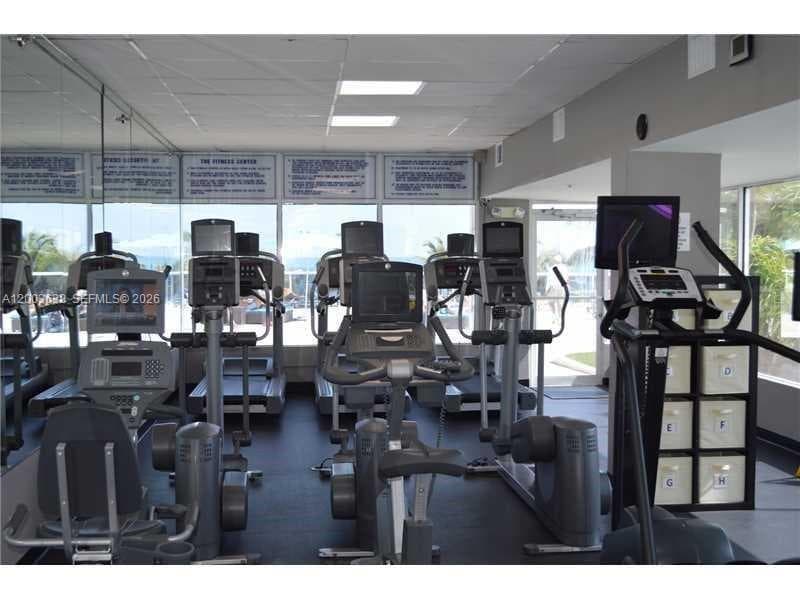 100 Lincoln Rd 439 photo 16