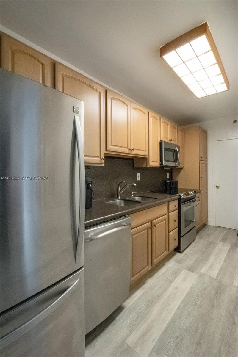 100 Lincoln Rd 439 photo 12