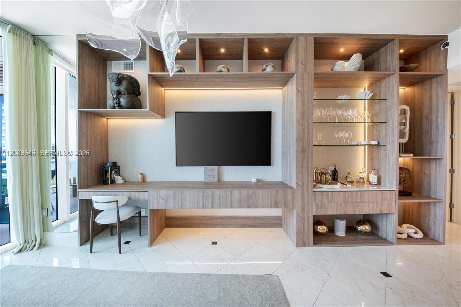 100 Pointe Dr 702 photo 3