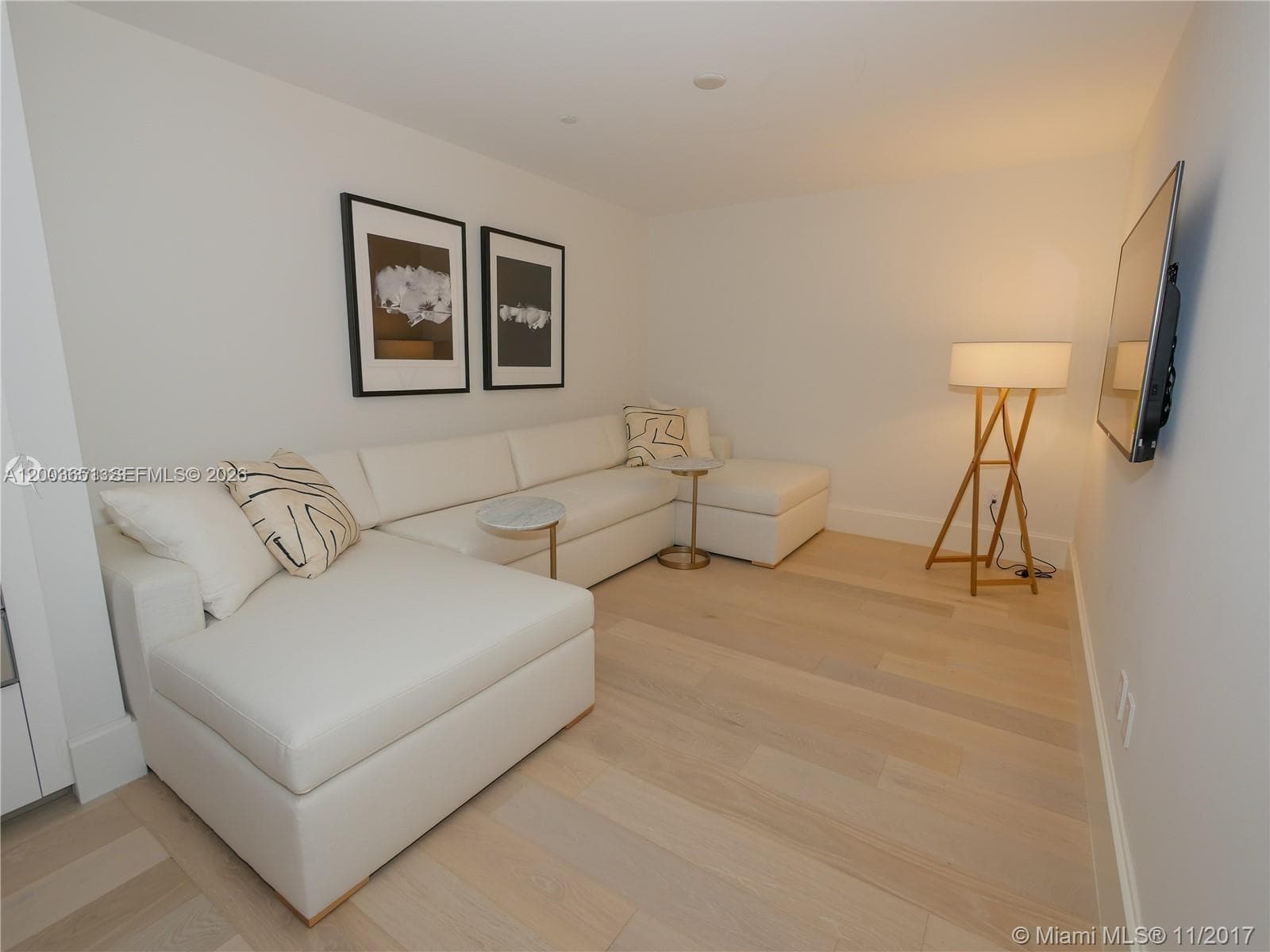 10201 Collins Ave 2006 photo 23