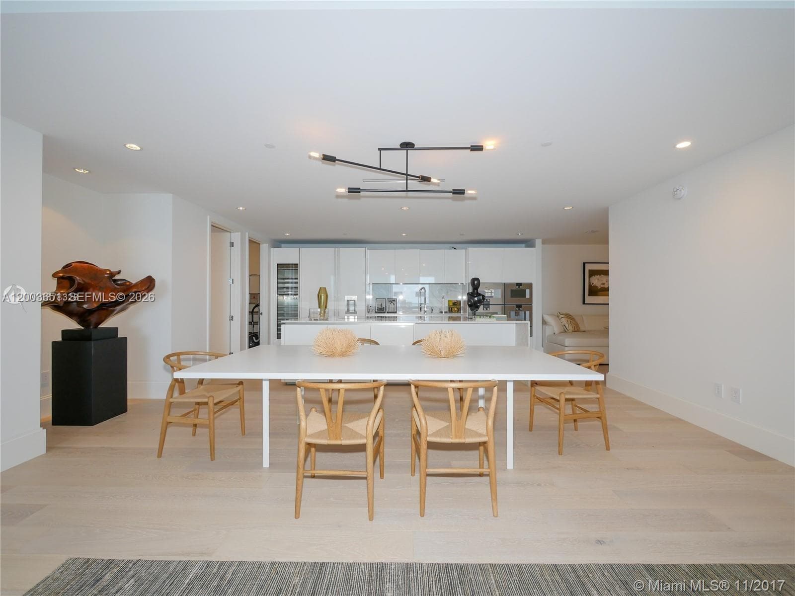 10201 Collins Ave 2006 photo 12