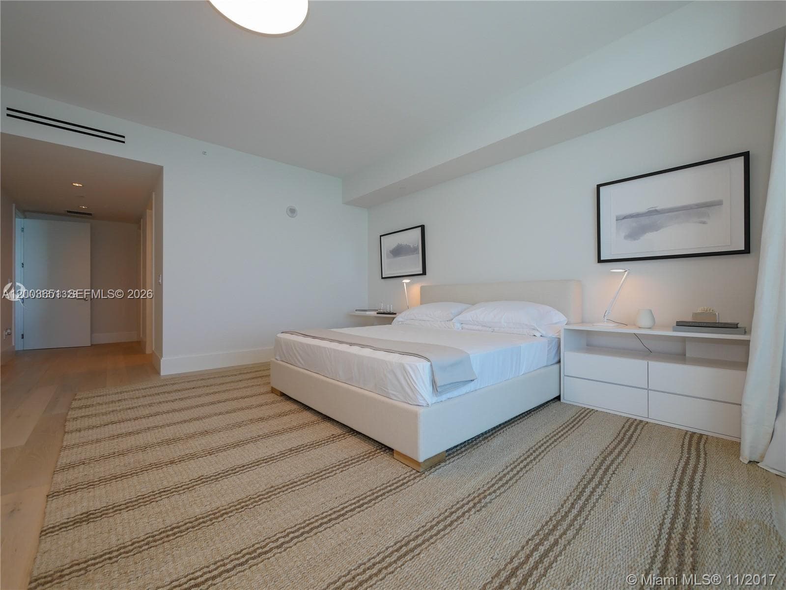 10201 Collins Ave 2006 photo 5