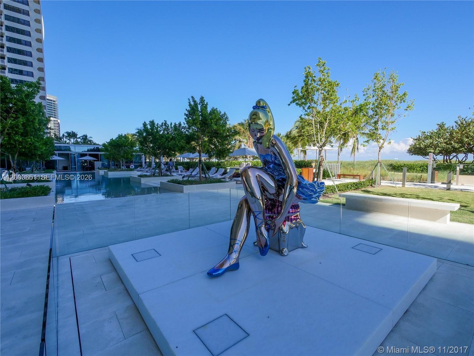 10201 Collins Ave 2006 photo 9