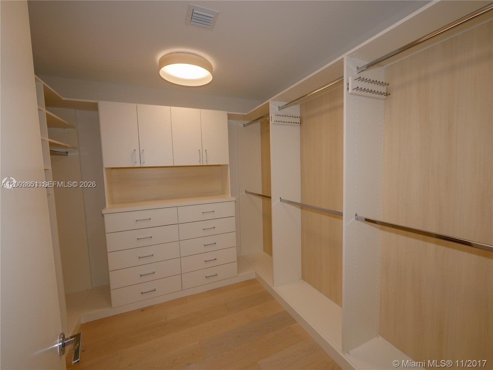 10201 Collins Ave 2006 photo 19