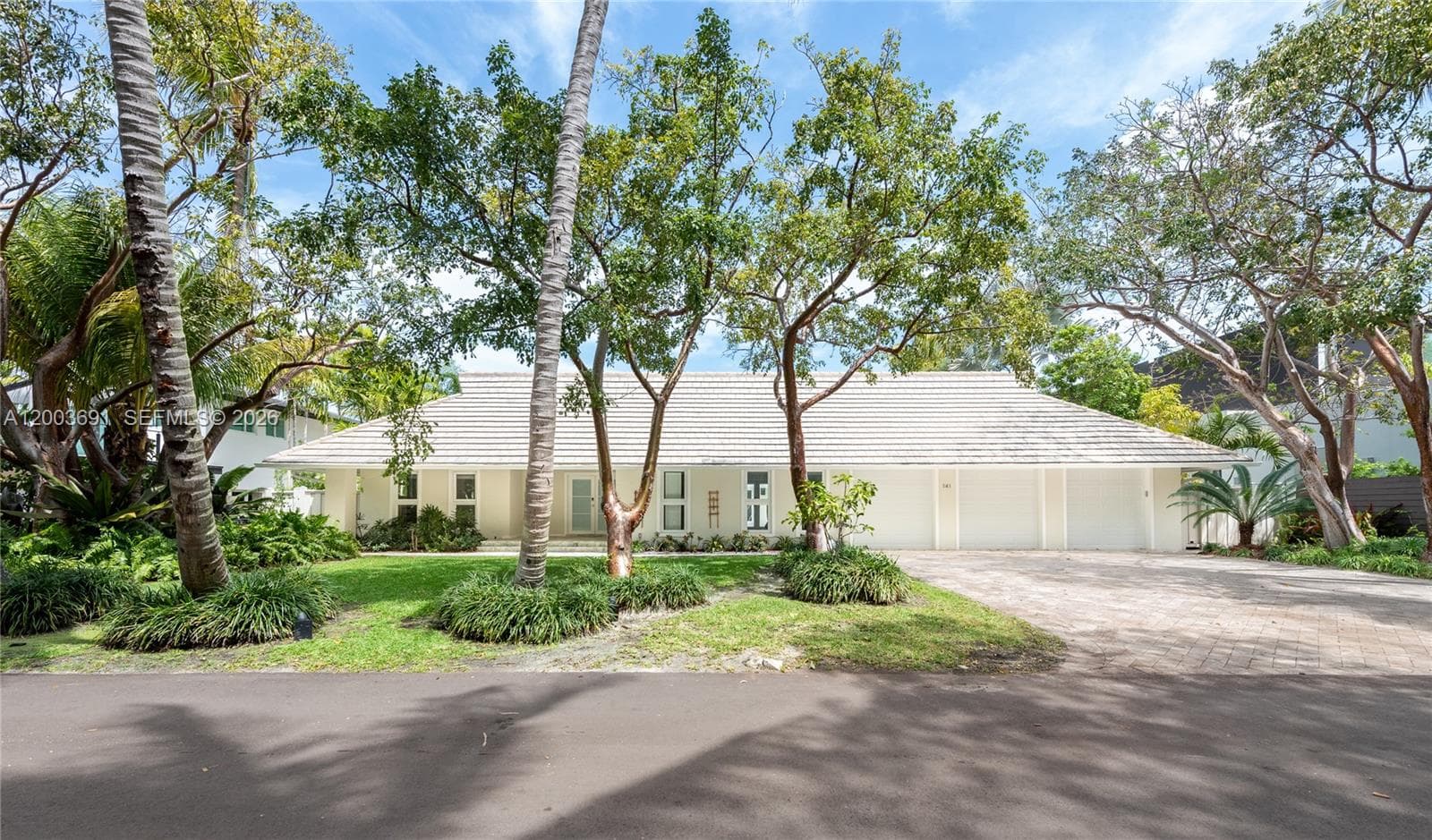 141 Cape Florida Dr photo 2