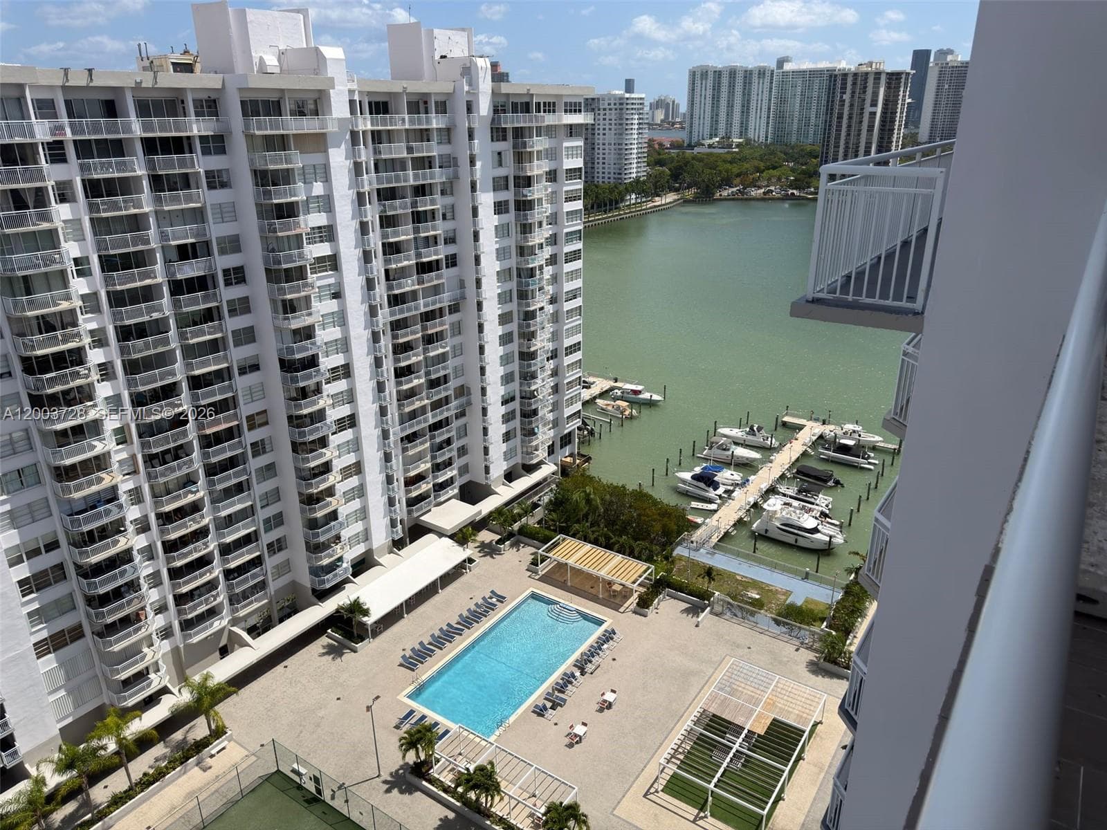 18041 BISCAYNE BLVD PH01 photo 6