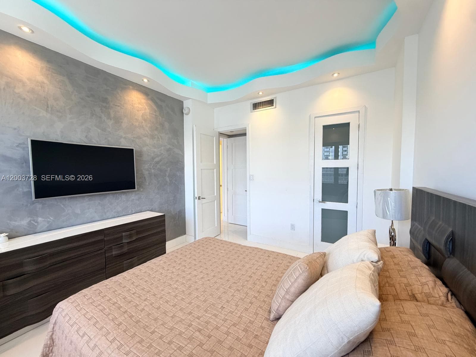 18041 BISCAYNE BLVD PH01 photo 13