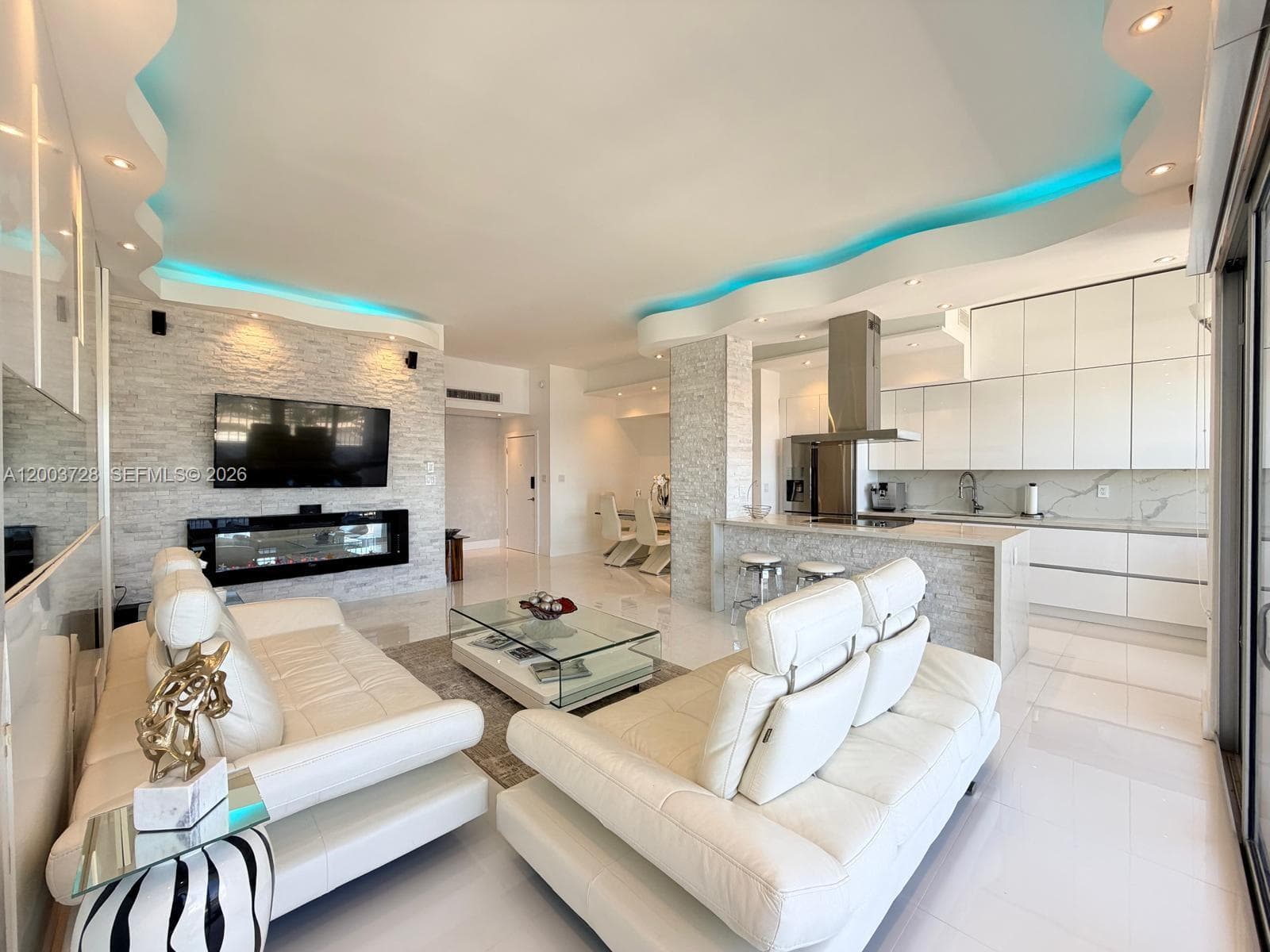 18041 BISCAYNE BLVD PH01 photo 1