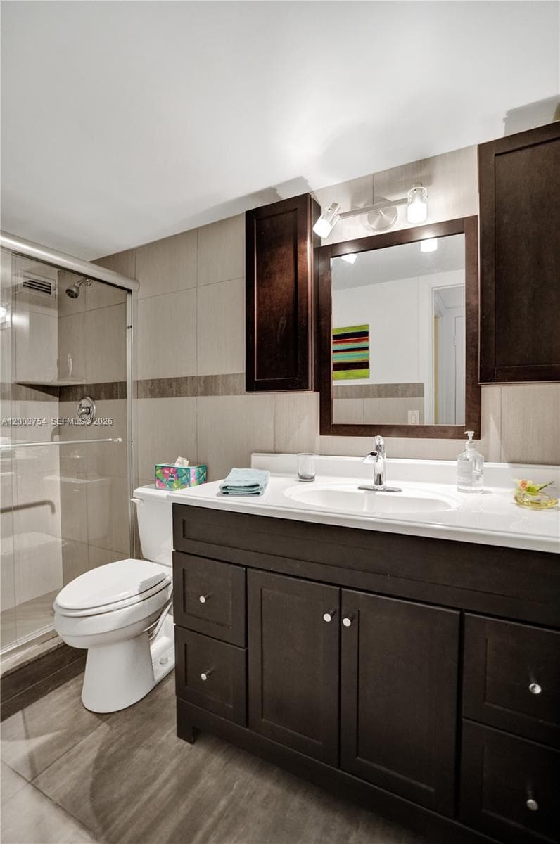 410 Golden Isles Dr 408 photo 9