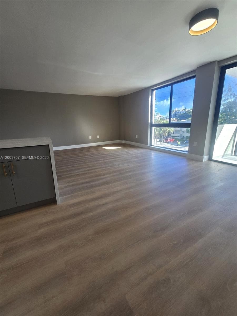9800 Bay Harbor Dr 305 photo 7