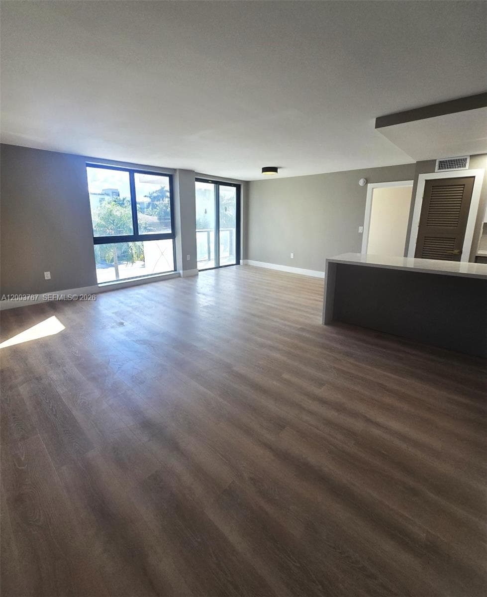 9800 Bay Harbor Dr 305 photo 3