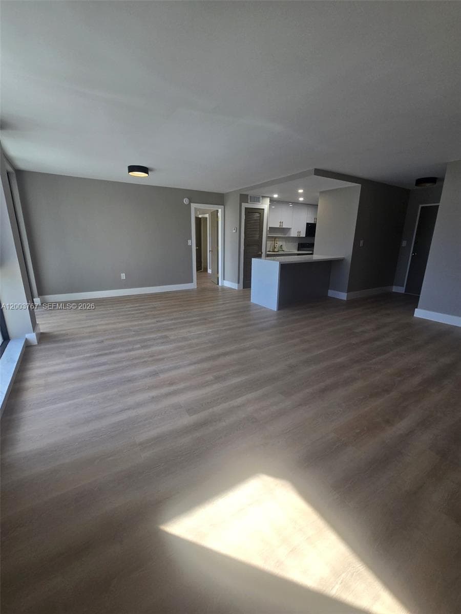 9800 Bay Harbor Dr 305 photo 1