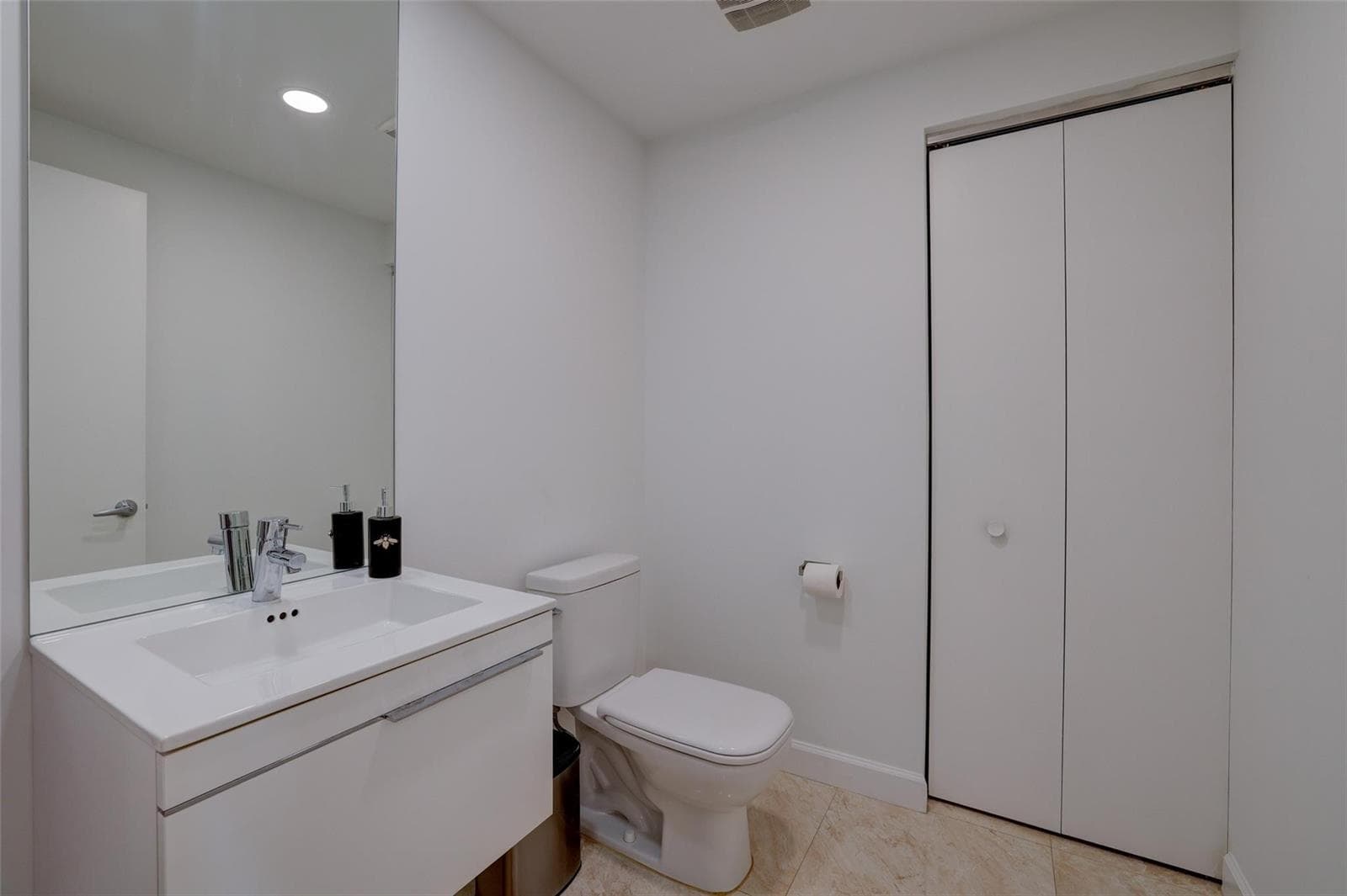 17301 Biscayne Boulevard 406 photo 15