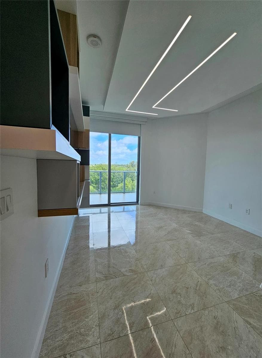 17301 Biscayne Boulevard 406 photo 11