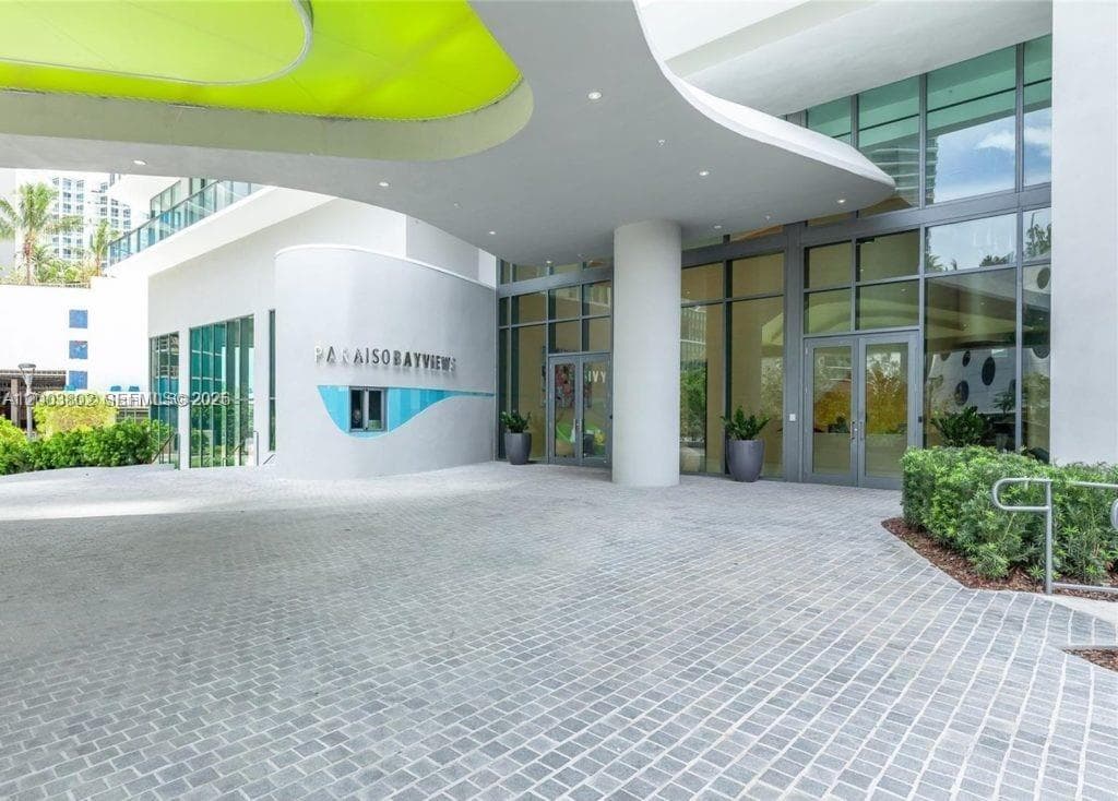 501 31st St 3404 photo 2