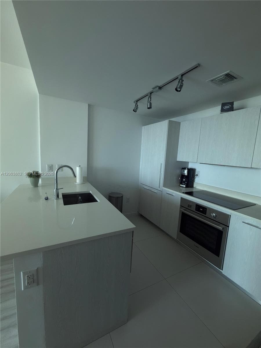 501 31st St 3404 photo 9