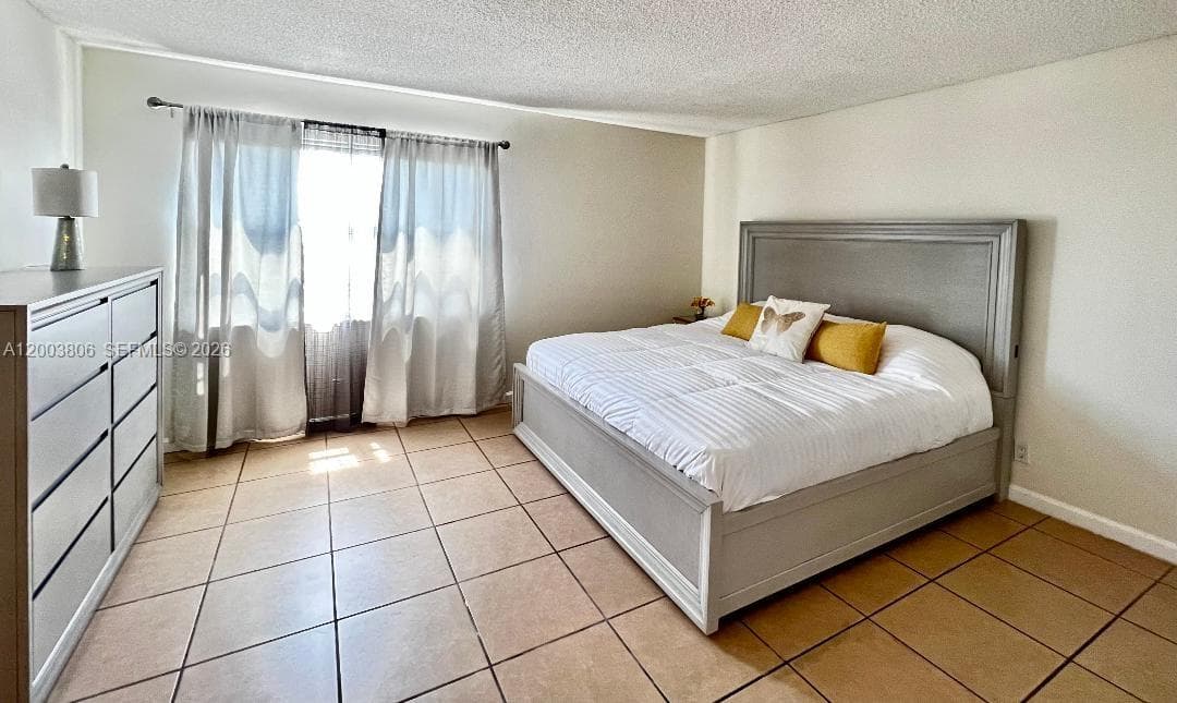 401 Golden Isles Dr 1011 photo 17