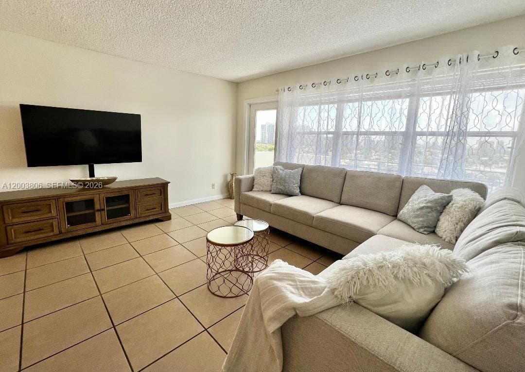 401 Golden Isles Dr 1011 photo 3